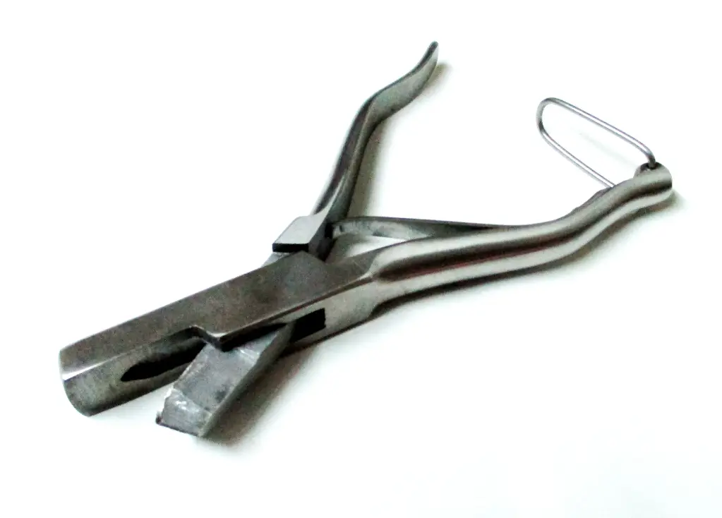 EAR-NOTCHER - V-SHAPED