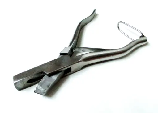 EAR-NOTCHER - V-SHAPED